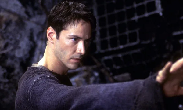 A adaptação de Keanu Reeves do romance de ficção científica de Philip K. Dick é melhor do que suas sequências de Matrix