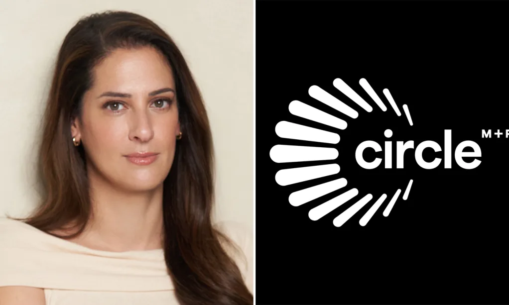 A autora de ‘Off Campus’, Elle Kennedy, assina com Circle Management + Production
