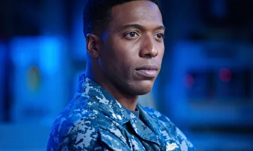 A série de ficção científica em 5 partes de Michael Bay faz uma estreia sensacional na Netflix