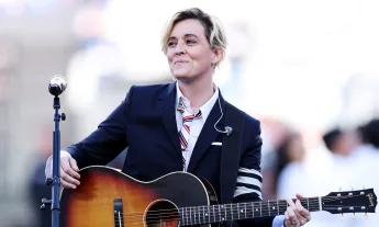 Brandi Carlile adia datas da turnê europeia no Reino Unido devido a “circunstâncias pessoais”