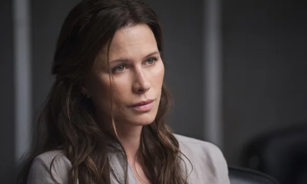 Como Rachel Scott saiu do último navio (e por que Rhona Mitra saiu)