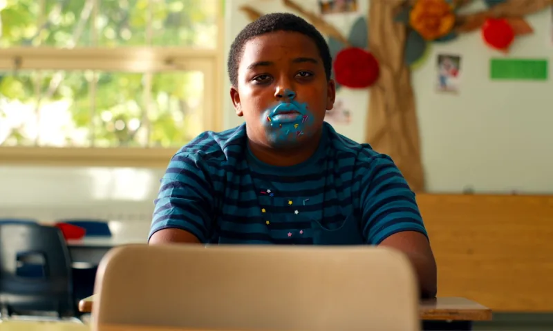 Crianças em idade escolar transmitem as vibrações mais assustadoras no novo clipe do Ice Cream Man