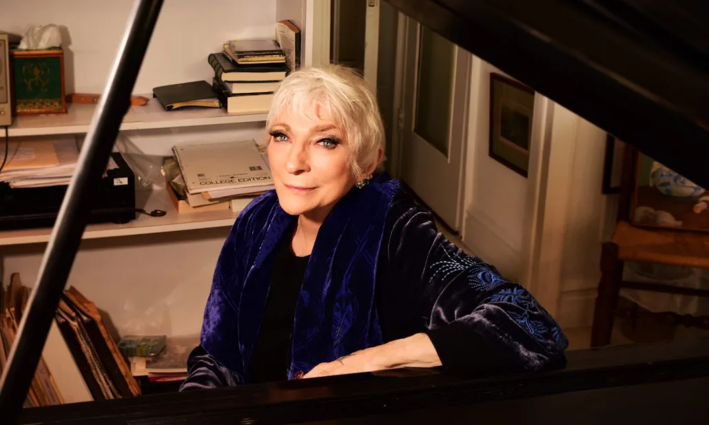 Judy Collins fala sobre fazer uma turnê de despedida enquanto ‘tinha muito mais vapor no meu motor’: aos 87 anos, ‘sou a Betty White do movimento folk’