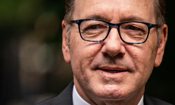 Kevin Spacey sobre ser gay e enrustido: “Sempre senti que estava sendo atacado”