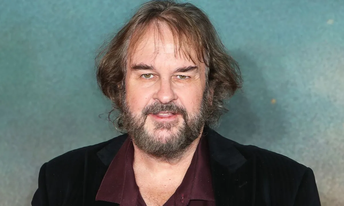 O diretor do Senhor dos Anéis, Peter Jackson, retorna oficialmente para dirigir a tão esperada sequência